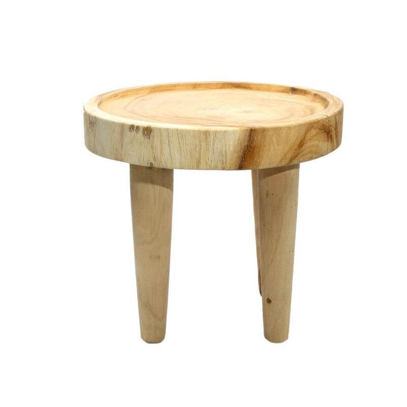 Houten De Suar bijzettafel, ideaal voor gebruik in woonkamer, slaapkamer of tuin, met natuurlijke en klassieke boho-stijl.
