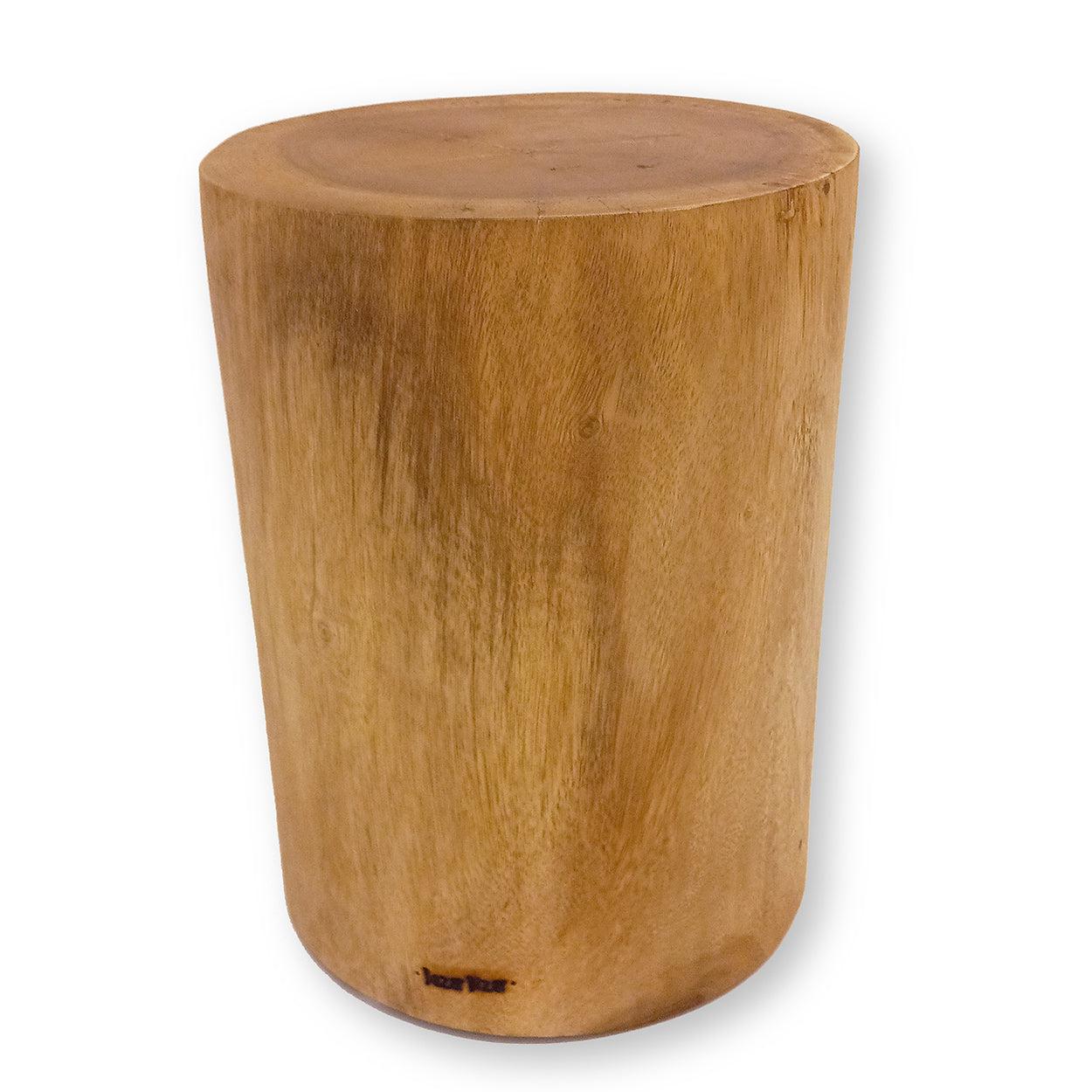 Handgemaakte kruk van massief Mungurr hout, perfect als nachtkastje of bijzettafeltje in elke interieurstijl.