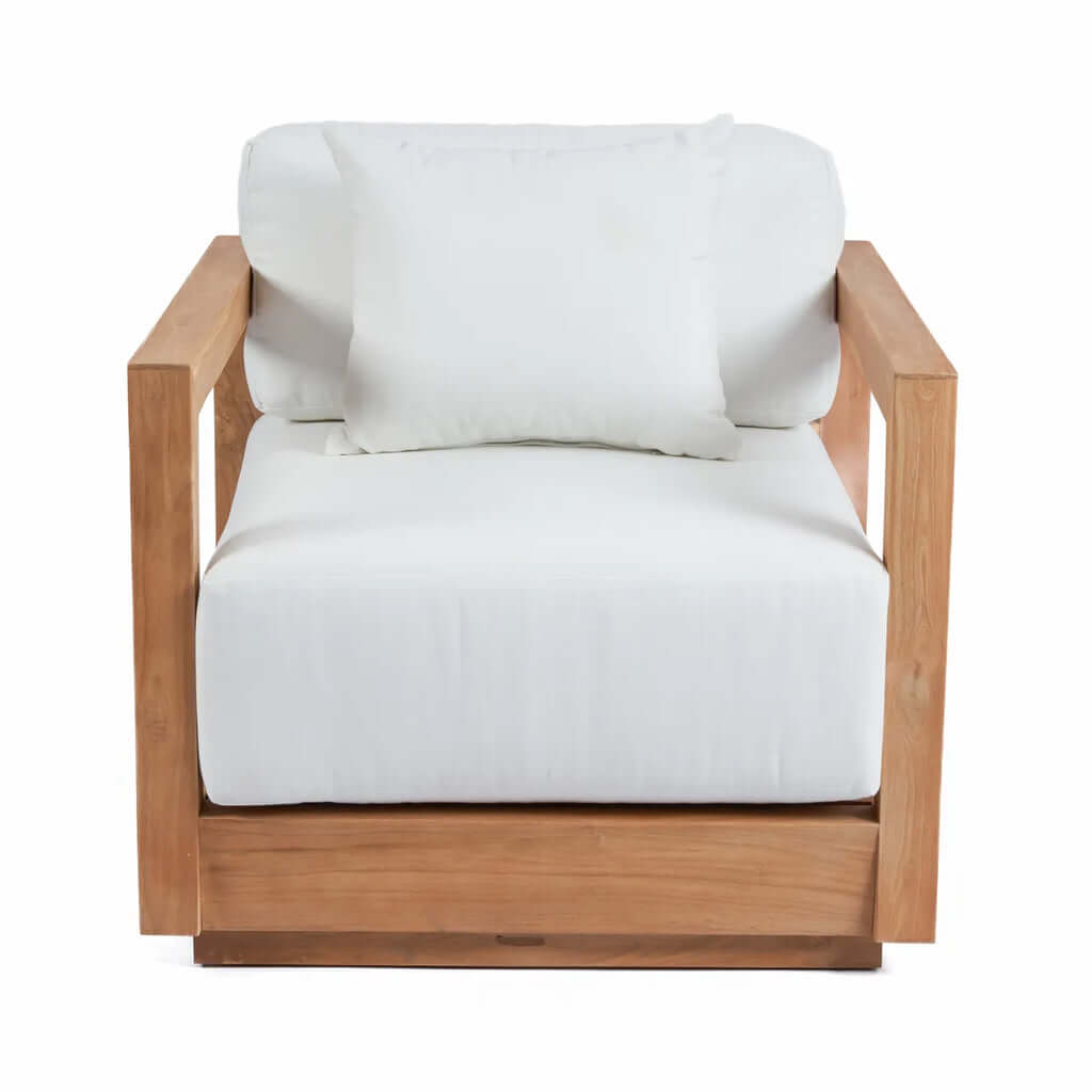 De Umalas Eenpersoonsbank - Buitenshuis Bazar Bizar Lounge in style with our fabulous Umalas one-seater chair, perfect for both indoor and outdoor use. Made from recycled teak wood, this chair is not only sturdy but also eco-friendly. The cushions are cra