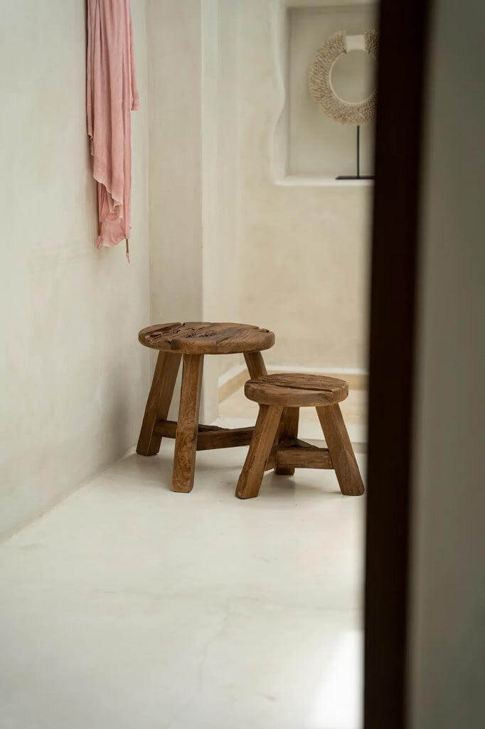 Rustieke Yatai krukken van teakhout in natuurlijke tinten, perfect voor elke kamer. Gebruik als zitplaats of decoratief met een bloempot.