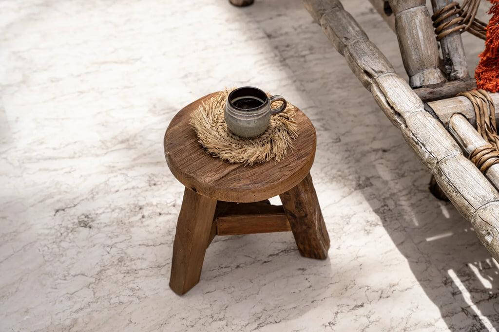 De Yatai Kruk in natuurlijke teak, perfect voor elke kamerinrichting. Stijlvol als zithoek of decoratie met een kopje erop.