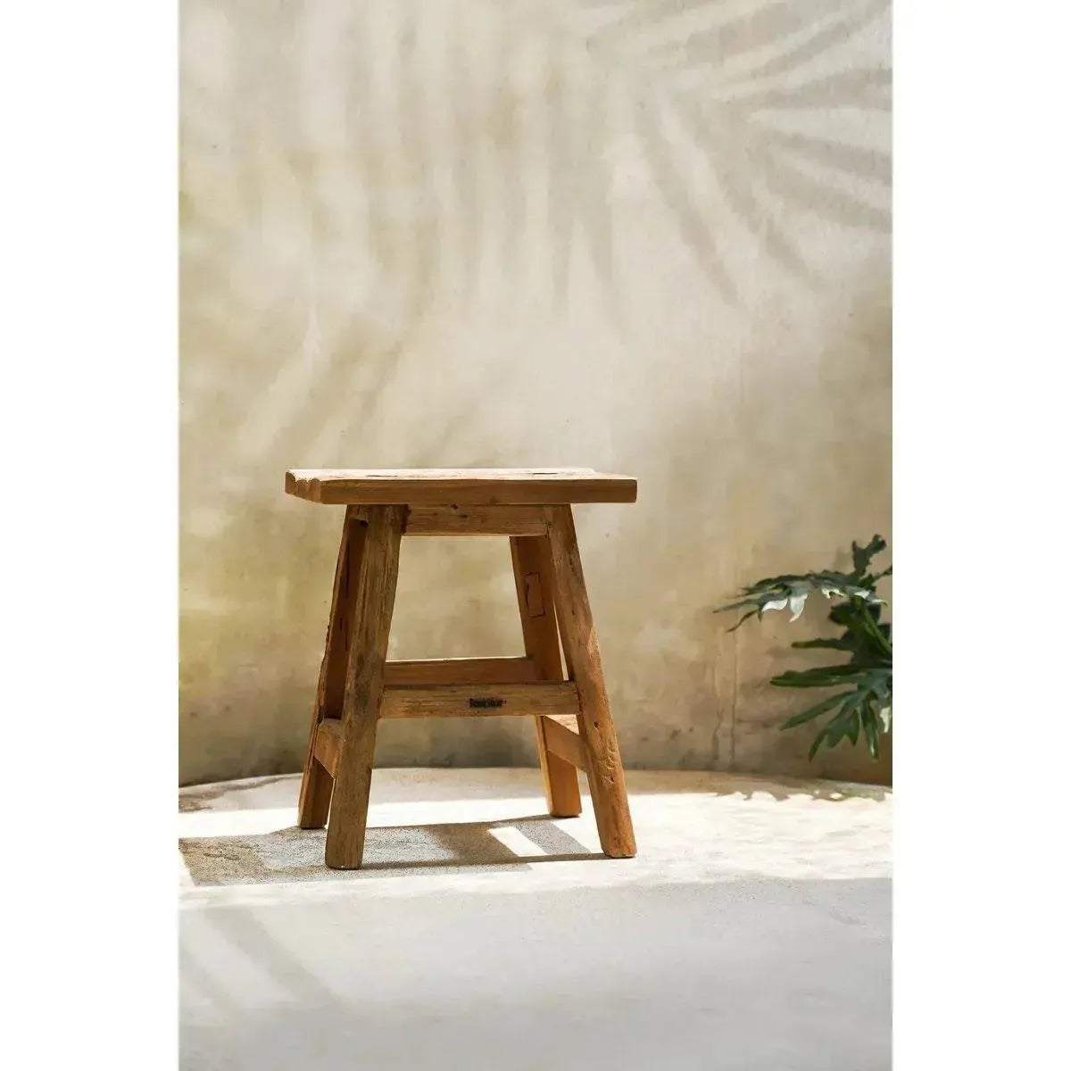 De Yoke Kruk - Naturel - L-kruk-Bazar Bizar Living-Ik Hout ervan.