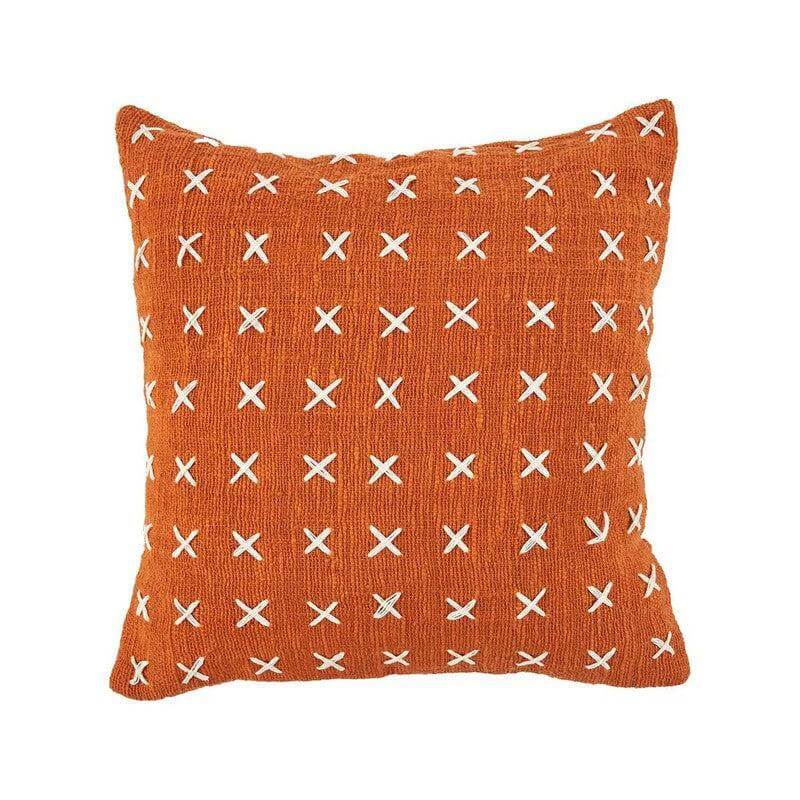 Terracotta wit kussenhoes met witte kruissteken, "Zillion Kiss" design, voegt een warme en luxe sfeer toe aan je interieur.