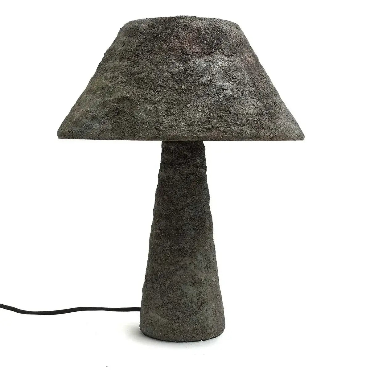 De betonnen gezellige tafellamp met industriële elegantie en warme gloed. Perfect voor moderne of minimalistische ruimtes. Stijlvol en duurzaam.