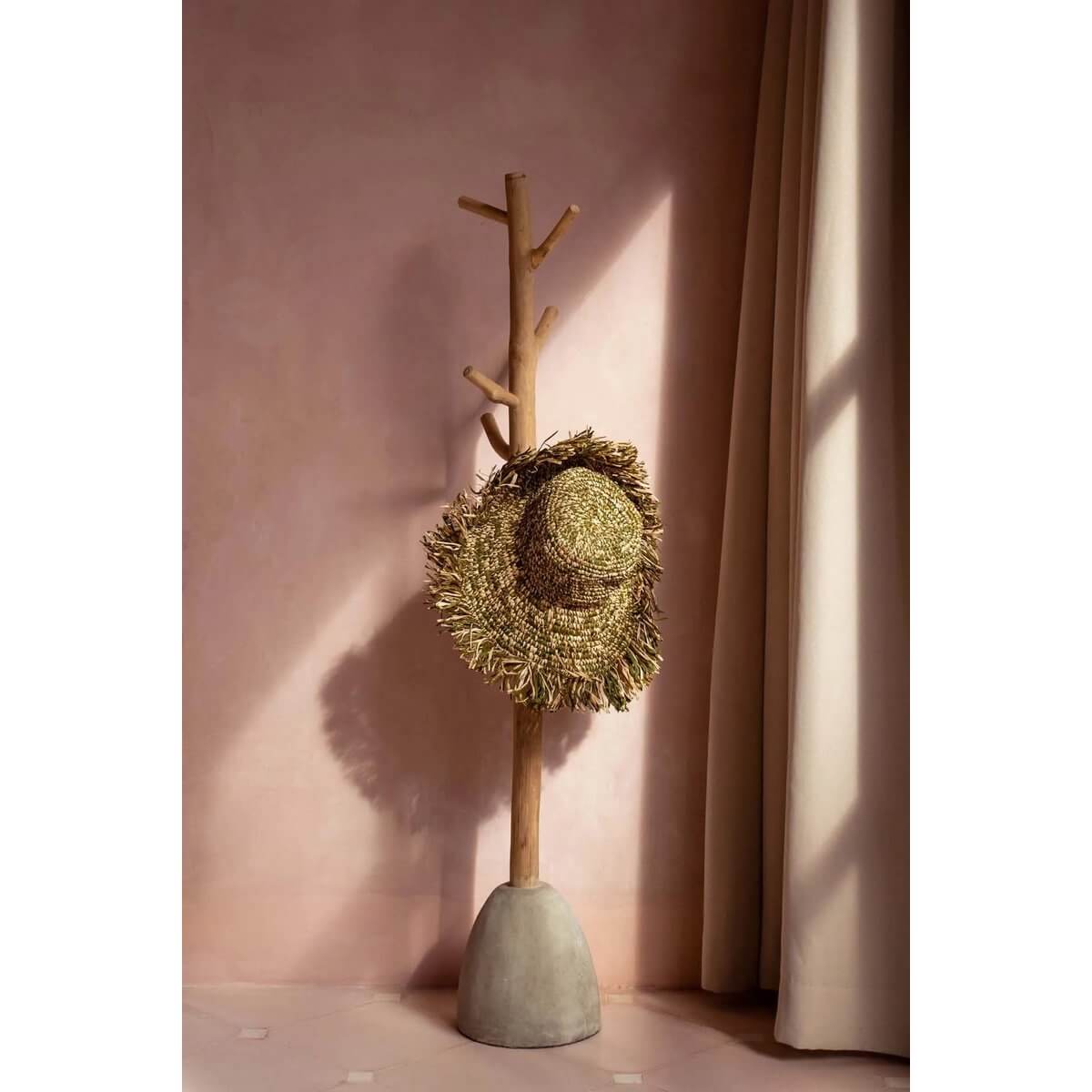 Bohemian concrete and teak coat rack in natural finish, perfect for stylish entryways – handmade by Bazar Bizar Living.