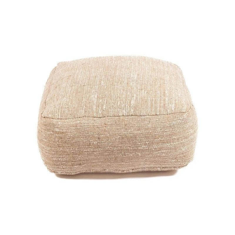 Beige comfortabele poef voor loungen en extra zitplaatsen, bekleed met zachte, duurzame stof; ideaal voor een gezellige sfeer.