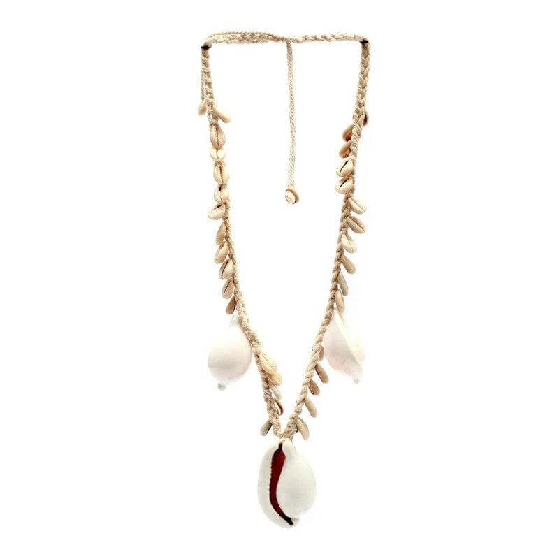 Alt Tag: Grote witte kauri schelp ketting voor kust-stijl interieur of bohemien sieraden