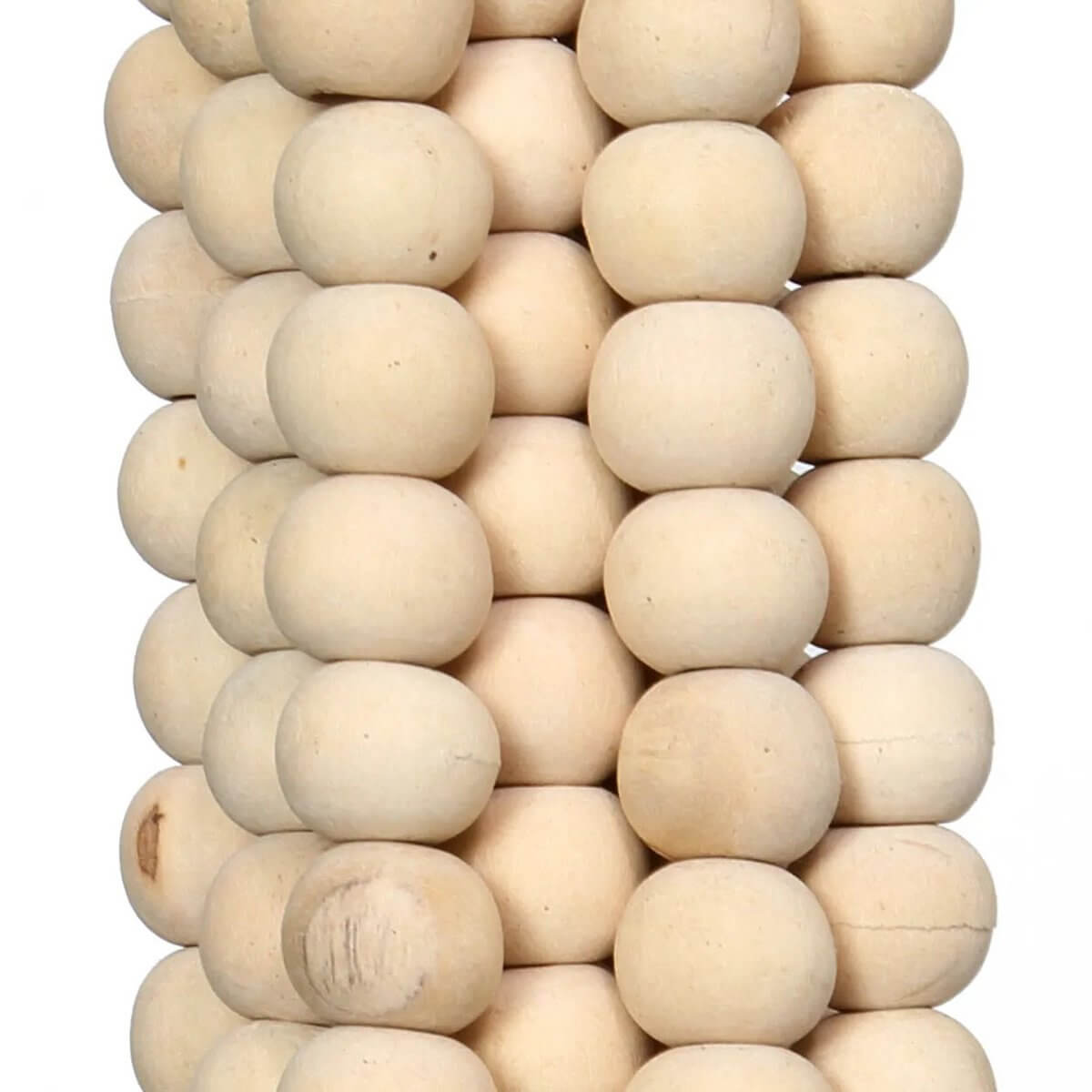 Close-up of natural wooden beads from the Bohemian De houten kralen kwast by Bazar Bizar Living.