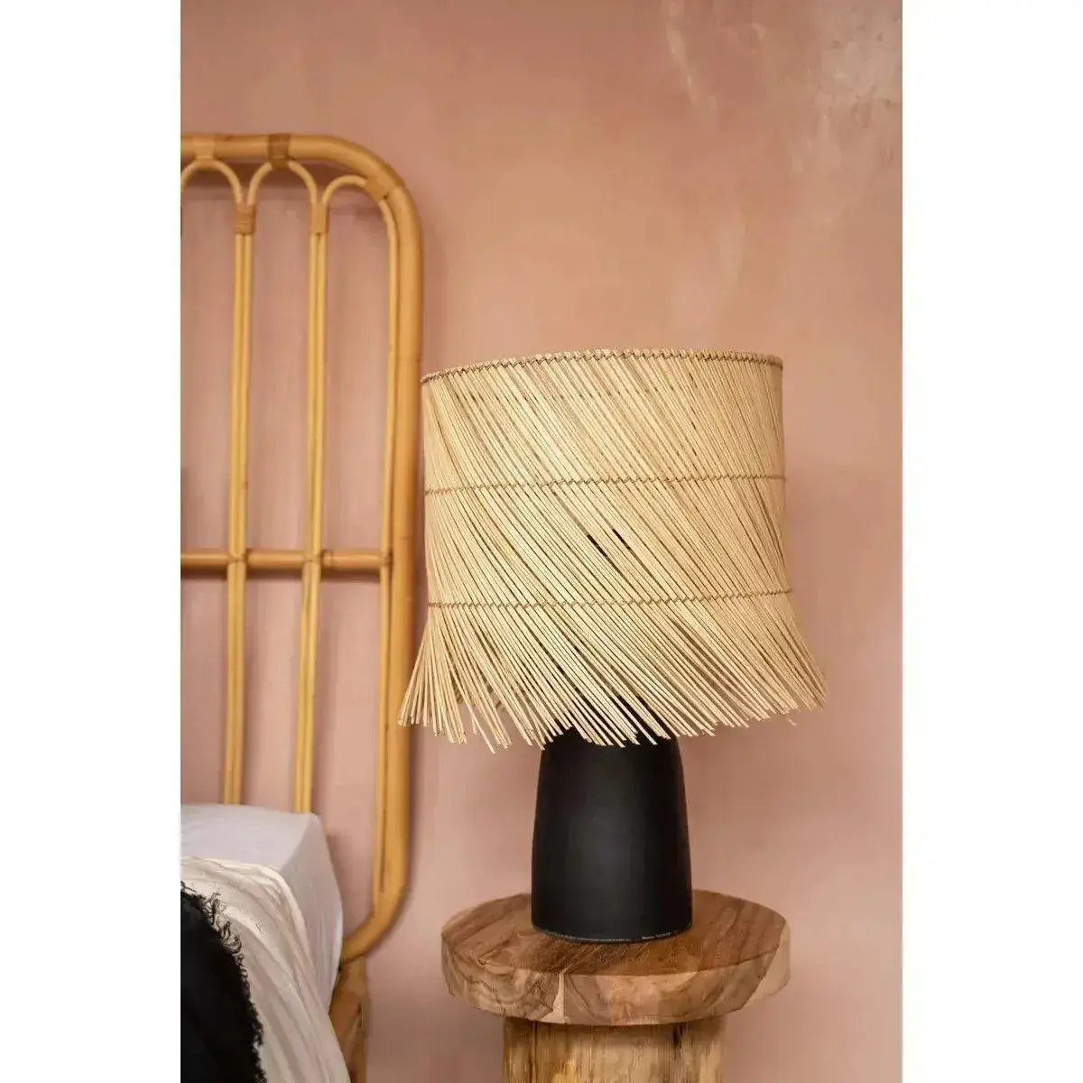 De rotan tafellamp - zwart naturel-Bazar Bizar Living-Ik Hout ervan.