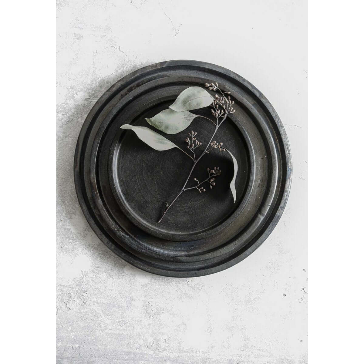 Bohemian black terracotta plate from Bazar Bizar Living, ideal for stylish dining. Ceramic art for brunch, lunch, or dinner.