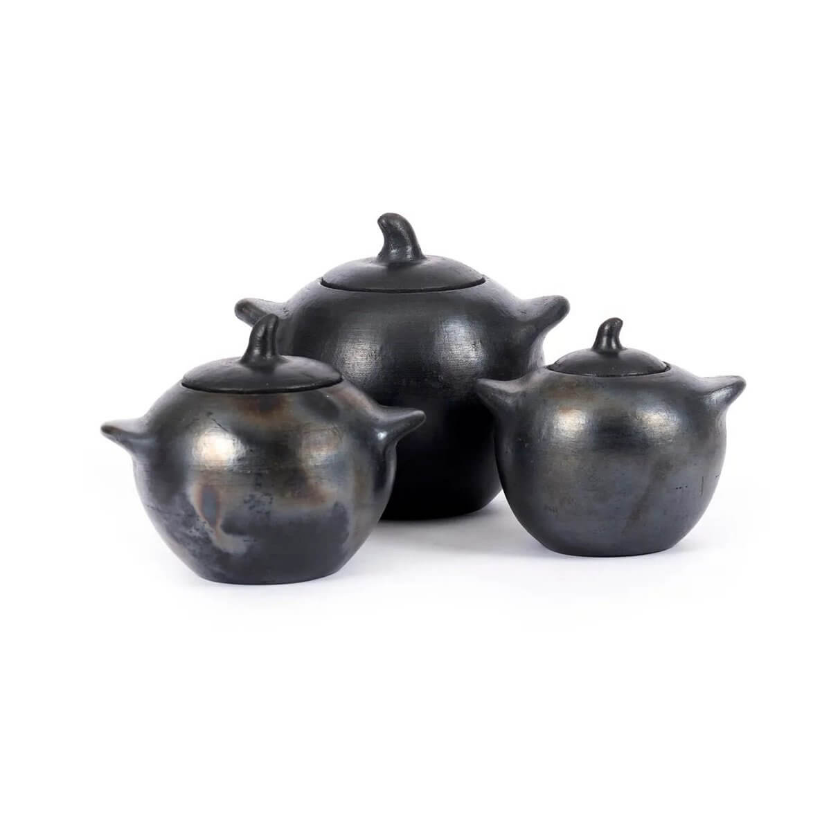 Bohemian style De verbrande pot trio, black-burnt serving dishes perfect for adding rustic charm to kitchen decor.