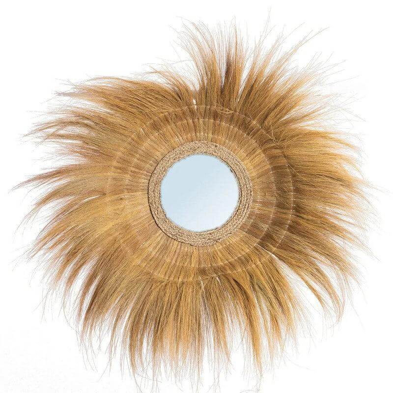 Verzonken bosspiegel van gedroogd gras, naturel tinten, handgemaakt voor een dramatisch accent in elk interieur.