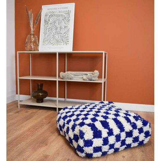 Geruit vloerkussen - blauw en wit