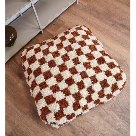 Geruit vloerkussen - oranje en wit-Poufs & Pillows-Ik Hout ervan.