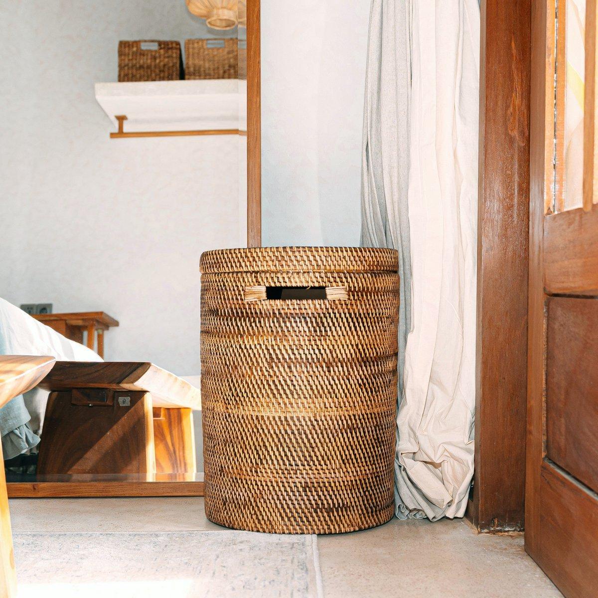 Grote wasmand met deksel - geweven ronde mand - bruine boho opslagmand - decoratieve rotan mand (2 maten Ø 36/40 cm) sari (bruin)-manden met deksel-Soeji-Ik Hout ervan.
