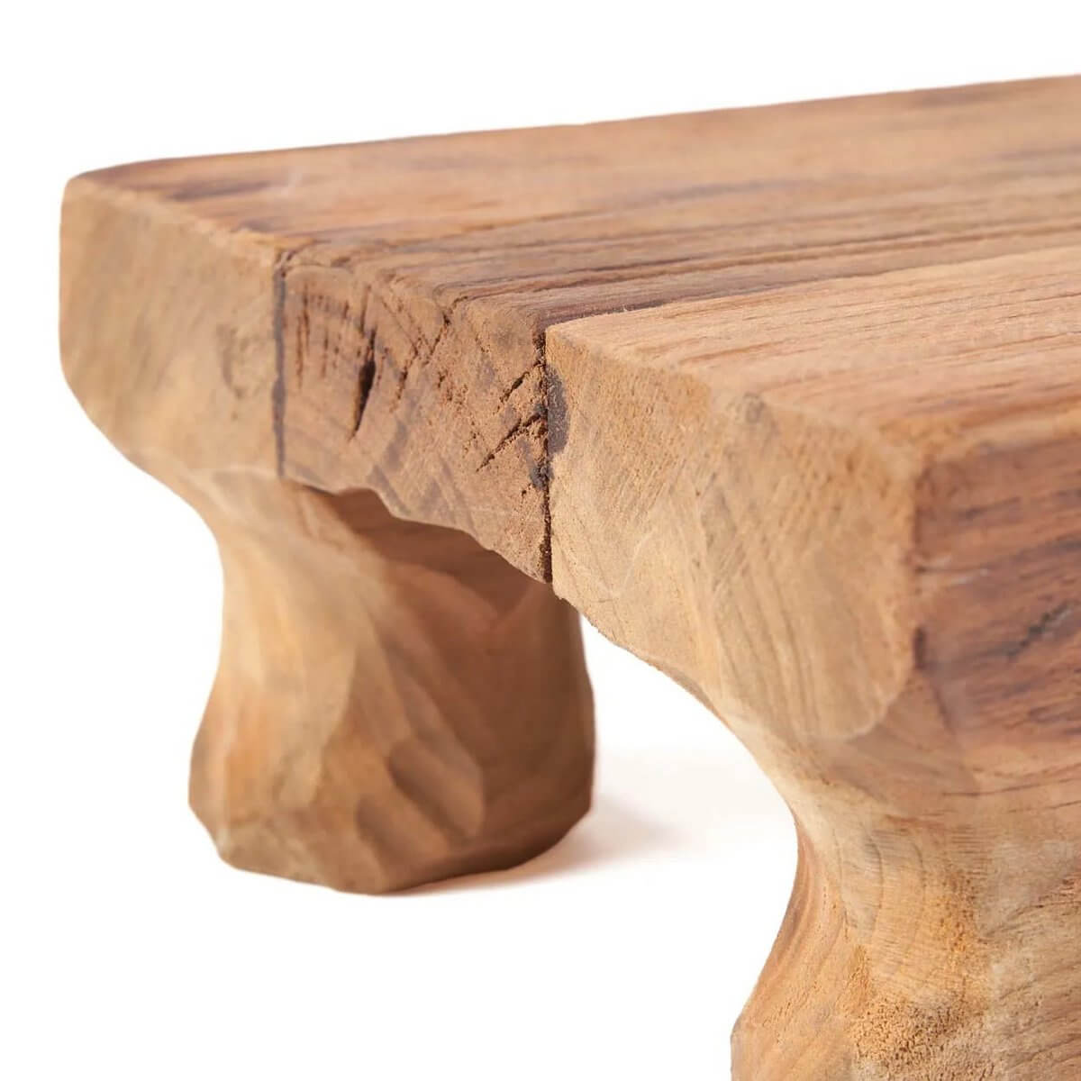 Close-up of The Delish Tray, a Bohemian teakhout snackplateau, showcasing its natural finish and elegant design.