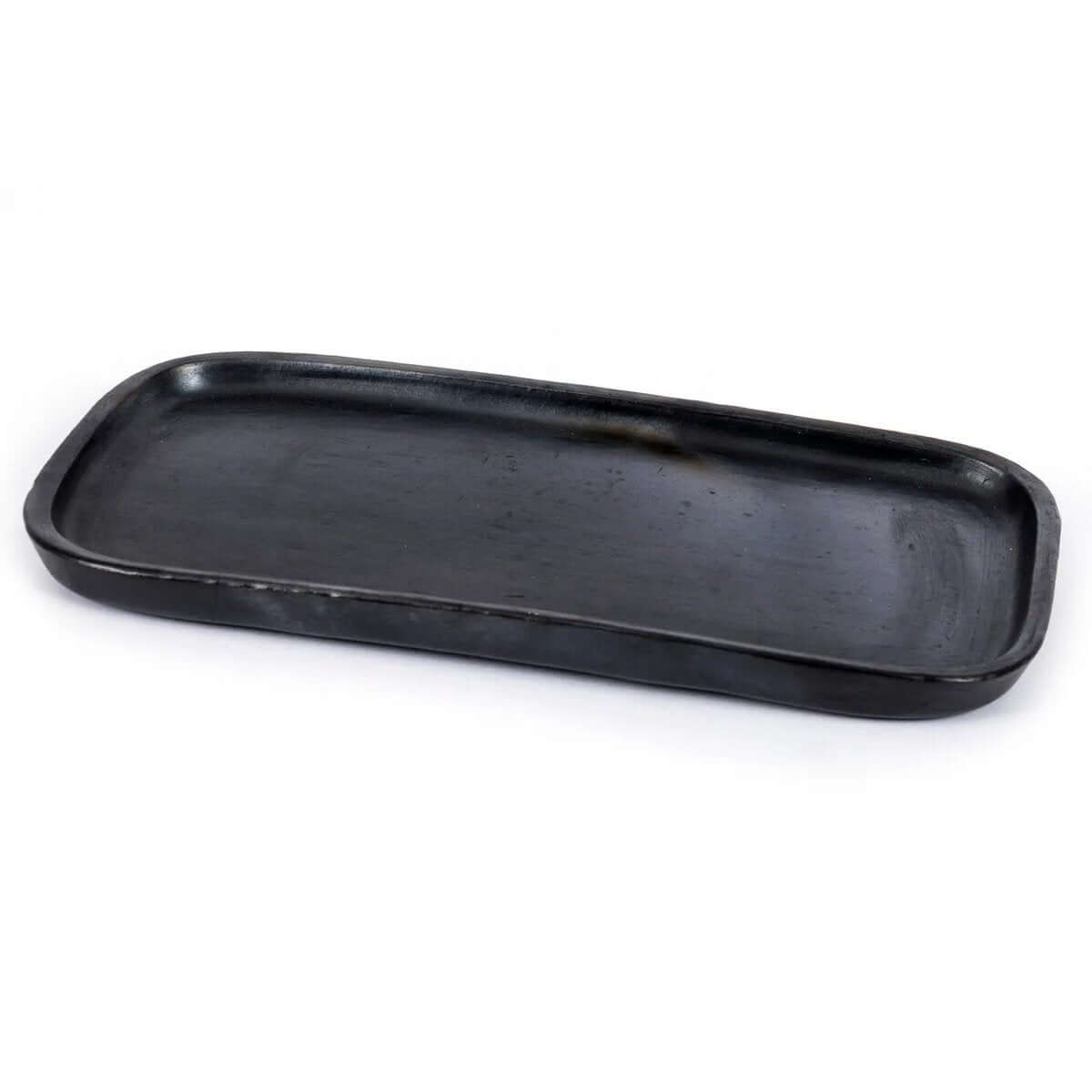 Diepzwarte terracotta tapasbord, perfect voor het delen van sushi of hapjes, 19x31cm, aardewerk om je gasten te imponeren.