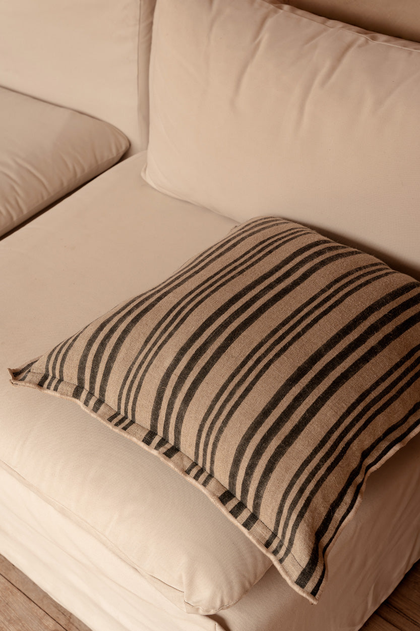 De Nordic Stripe kussenhoes - Natuurlijk Zwart - 50x50