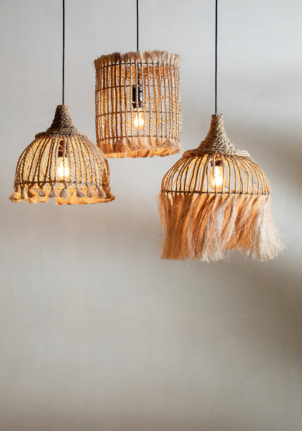 Zijaanzicht van abaca hanglamp tassel 31 cm