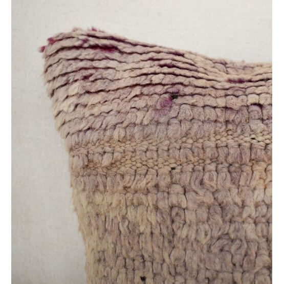 Vintage Berber Marokkaans kussen, unieke boho eyecatcher voor woon- of slaapkamer, stijlvol en exotisch, handgemaakt, eenmalig design.