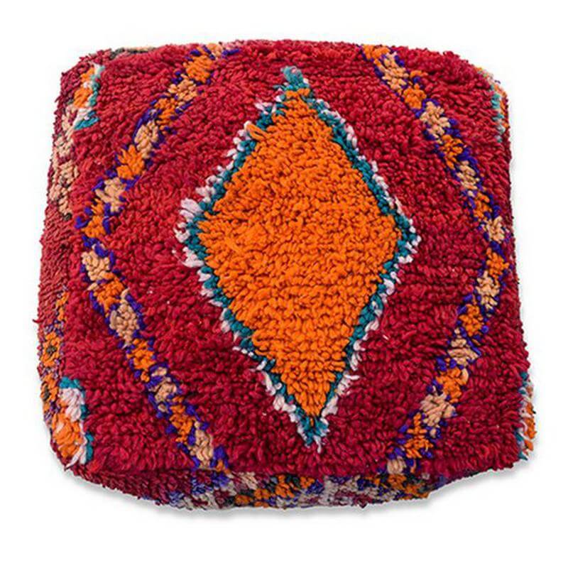 Marokkaans vloerkussen K1061 van vintage berberkleed met kleurrijk, bohemien design.