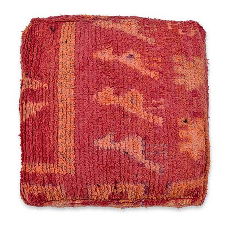 Uniek handgemaakt Marokkaans vloerkussen van vintage berberkleed, voegt bohemian sfeer toe aan elke ruimte. Eyecatcher!