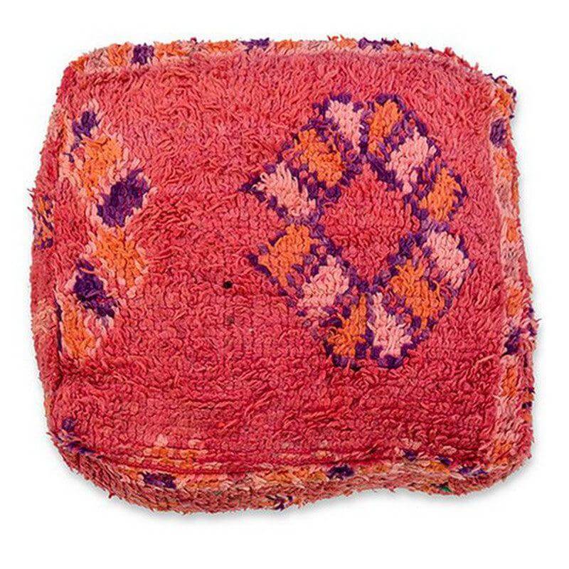 Vintage Marokkaans vloerkussen k681 - uniek handgemaakt vloerkussen uit een berberkleed in rood en oranje tinten, bohemian stijl.