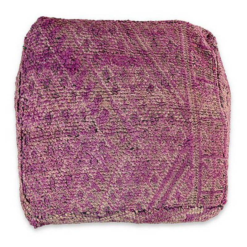 Marokkaans vloerkussen k750 in paars, uniek handgemaakt van vintage Berberkleed voor een bohemian sfeer in huis.