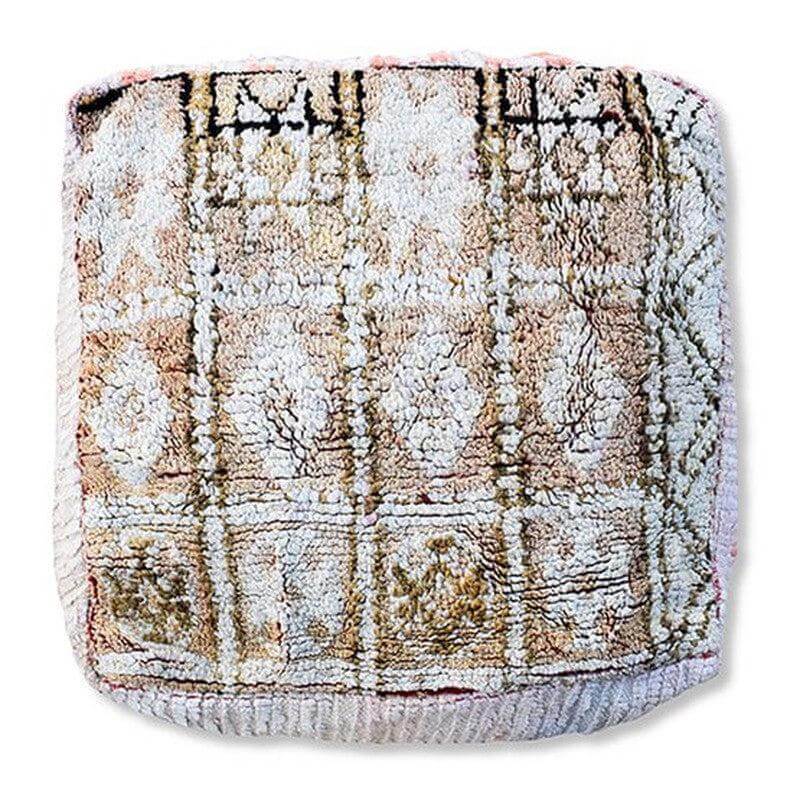 Vintage Marokkaans vloerkussen K1408, uniek bohemian design, handgemaakt van Berberkleed, eyecatcher voor woonkamer.