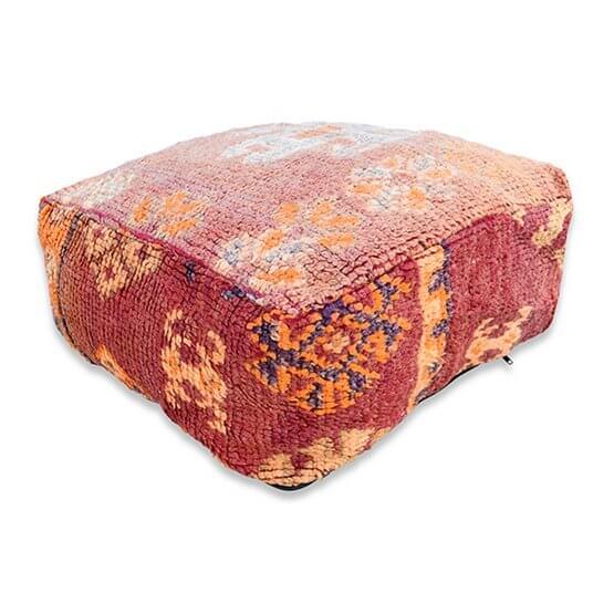 Vintage Marokkaans vloerkussen K1409 met bohemian patroon, gemaakt van Berberkleed. Uniek handgemaakt kussen voor woon- of slaapkamer.