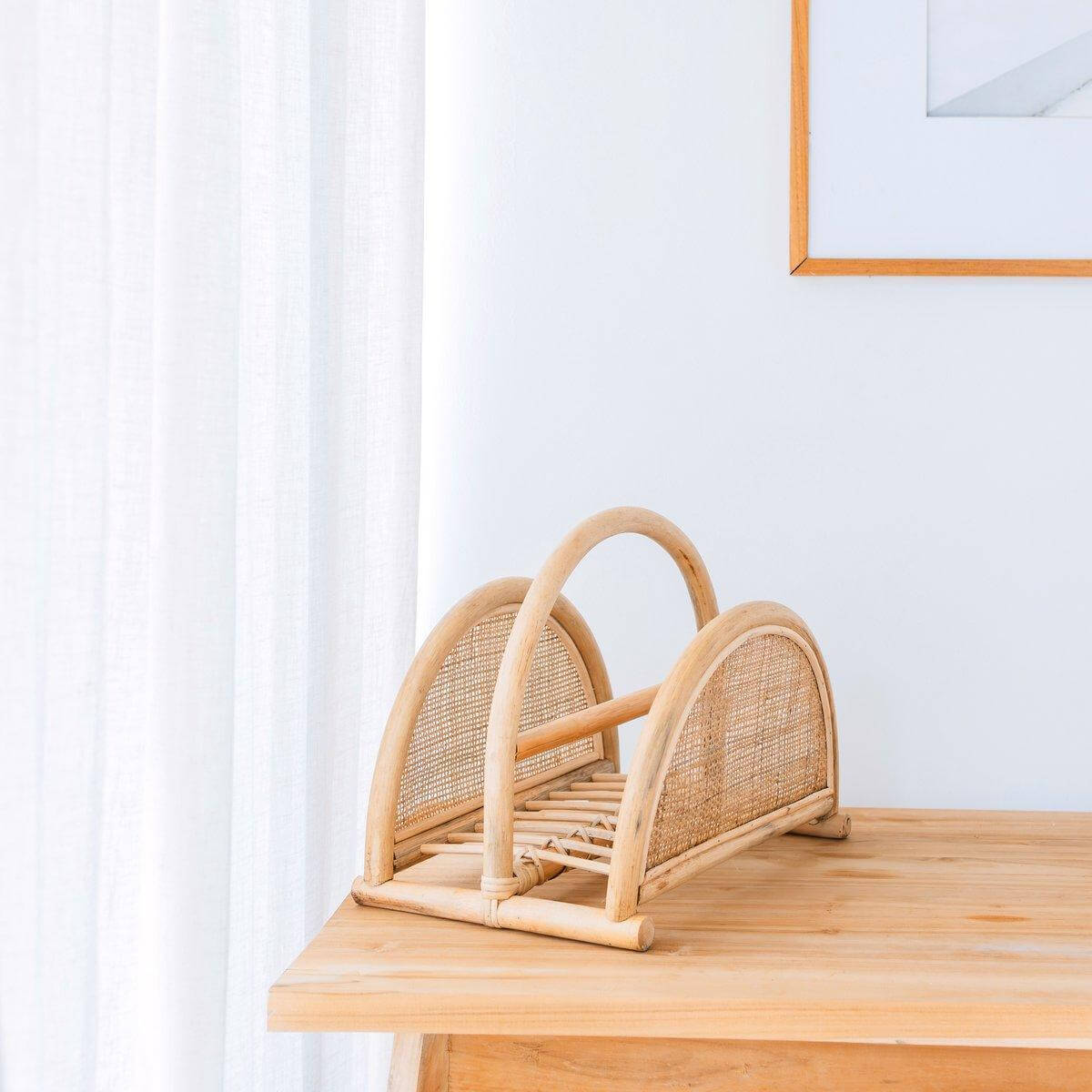 Rotan Krantenrek – Tijdschriftenhouder – Boho Krantenmand – Handgemaakte Rotan Krantenhouder ALOR