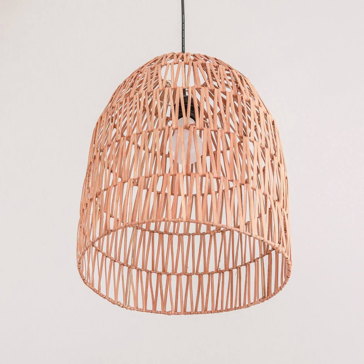 Boho Rotan Hanglamp MALUKA, handgemaakt voor rustgevend licht, duurzame materialen, ideaal voor natuurlijk interieur in 2 maten.