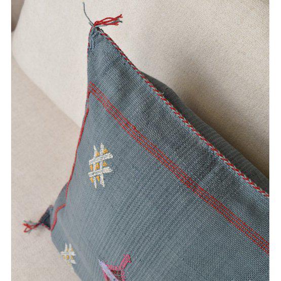 Sabra kussen met bohemian patroon in natuurlijke kleuren, perfect voor een Ibiza-sfeer in huis of tuin; model SB084.