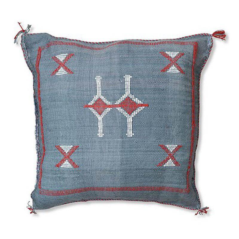 Bohemian Sabra kussen SB100 met rustige patronen en natuurlijke kleurstoffen, perfect voor een Ibiza sfeer in huis of tuin.