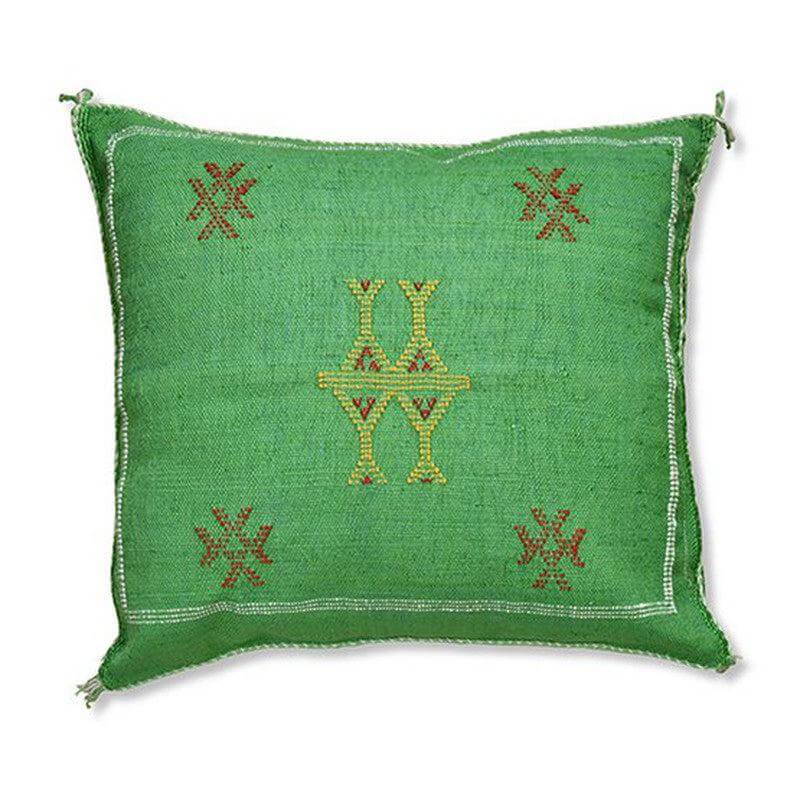 Groen Sabra kussen met boho patronen, perfect voor een Ibiza sfeer, geverfd met natuurlijke kleurstoffen. Ideaal voor binnen en tuin.