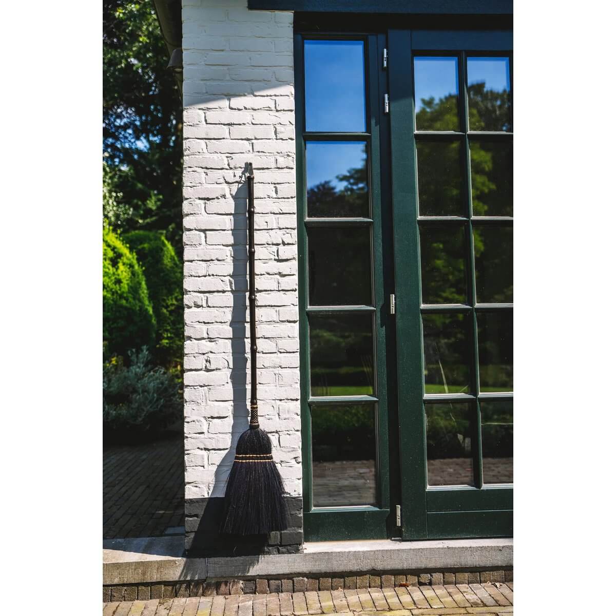 The Big Broom - Zwart-Bazar Bizar Living-Ik Hout ervan.