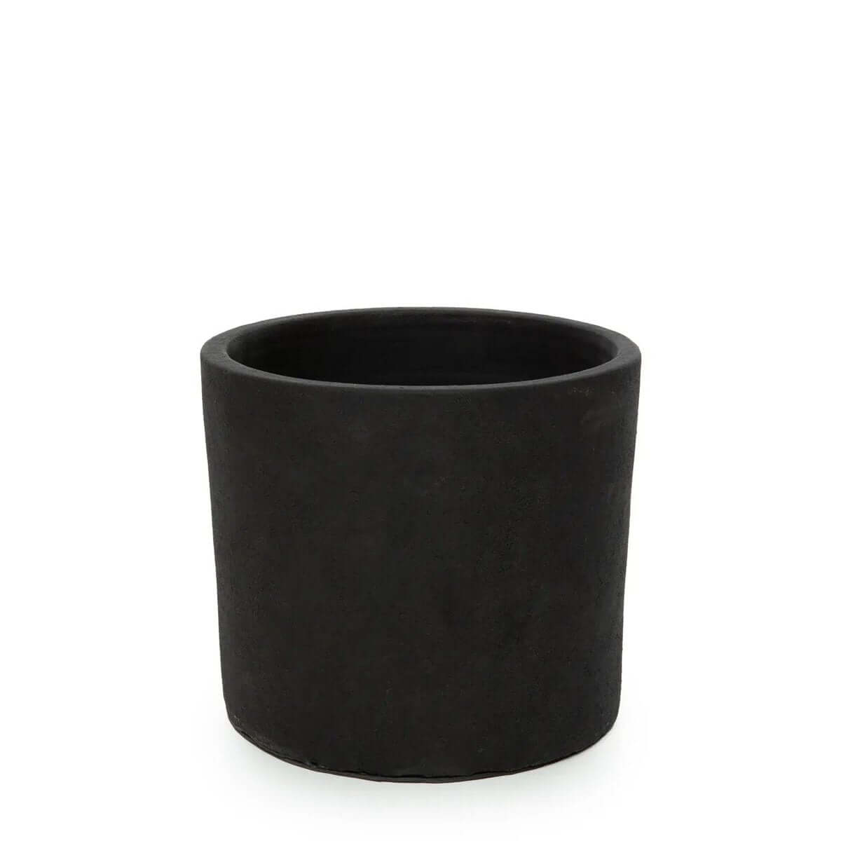 The Charcoal Low planter in zwart naturel by Bazar Bizar Living, featuring a bohemian style in terracotta and charcoal.