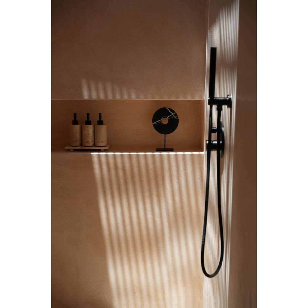 The Marble Disc on Stand - Zwart - M