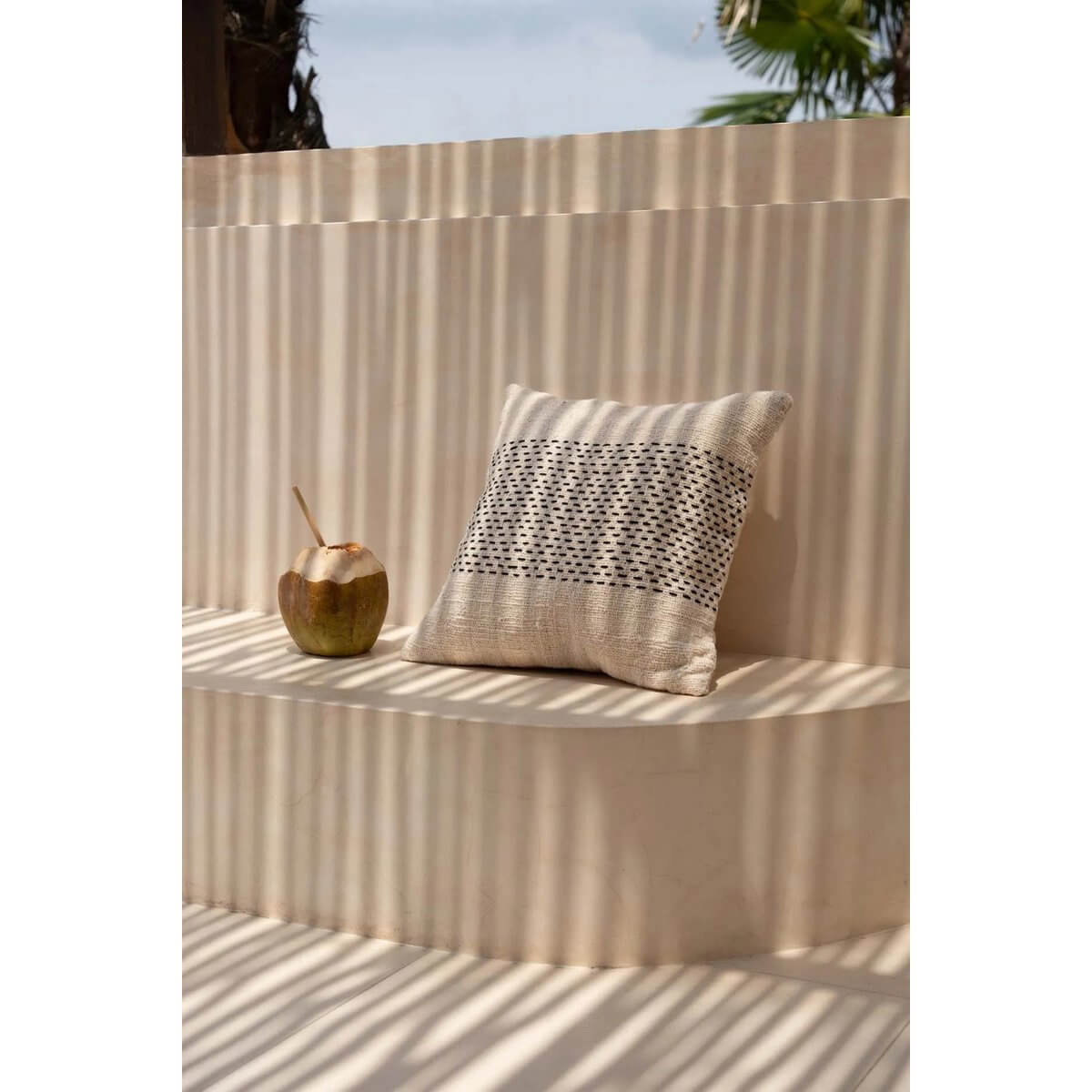 The Misty Kussenhoes - Natuurlijk Zwart