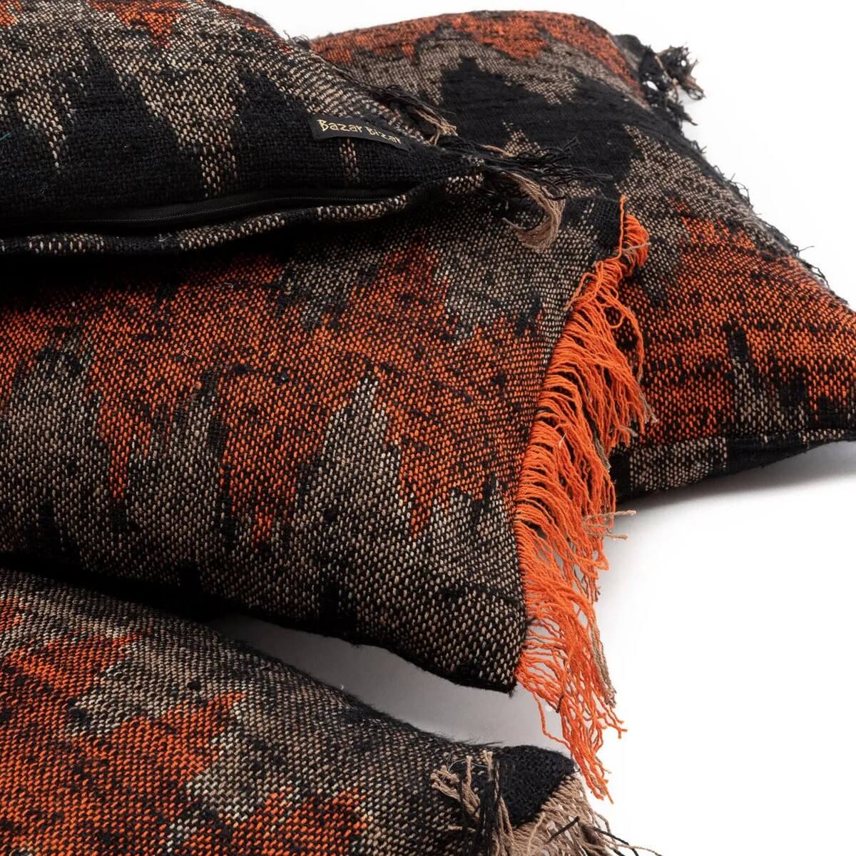 The Oh My Gee Kussenhoes - Zwart Oranje - 60x60-kussens-Bazar Bizar Living-Ik Hout ervan.