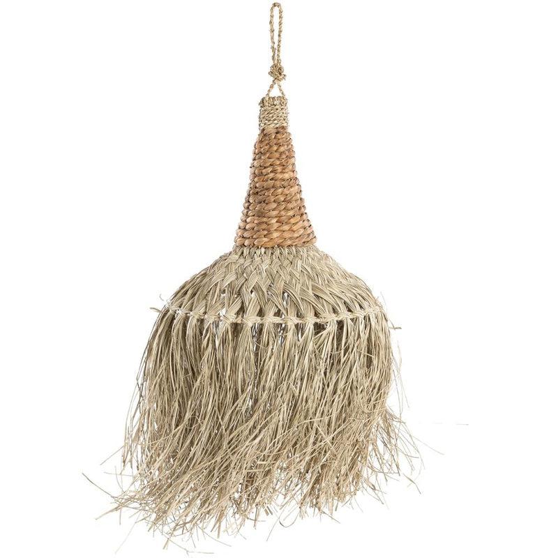 Stijlvolle hanglamp "The Playa Pendant" van sisal en bananenblad, perfect voor een tropische sfeer in elke binnen- of buitenruimte.