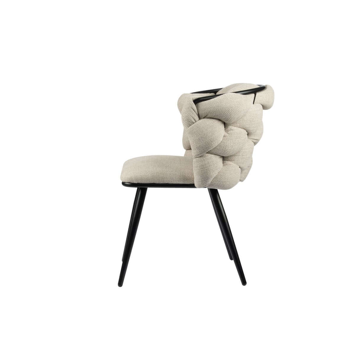 Zijaanzicht van de Rock Chair in beige, met uniek weefpatroon op rugleuning en slanke zwarte poten, perfecte moderne eyecatcher.