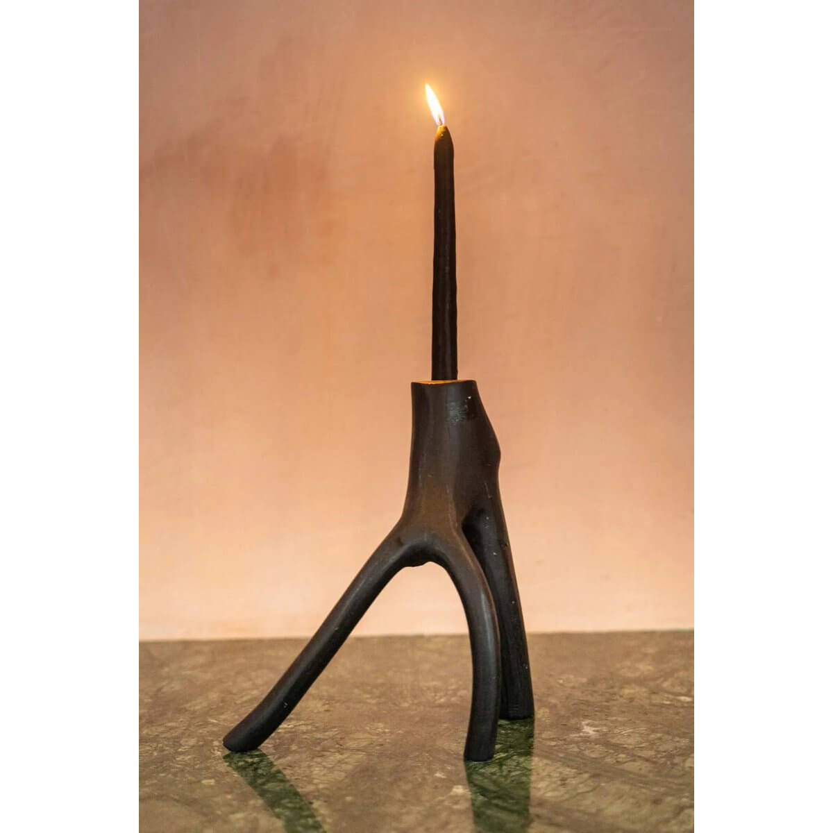 Bohemian style Triple Twig Candle Holder in zwart, organic design, by Bazar Bizar Living. Perfect metallic decorative piece for cozy ambiance.