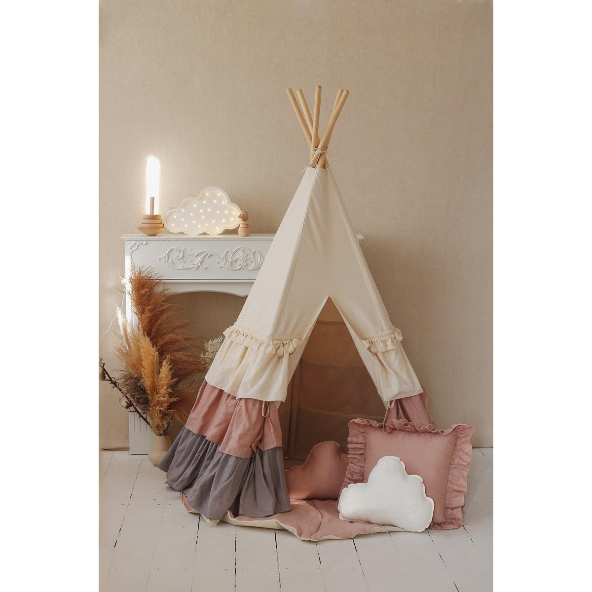 Tipi "Powder Frills" met ruches en "Powder Pink" schelpmattenset
