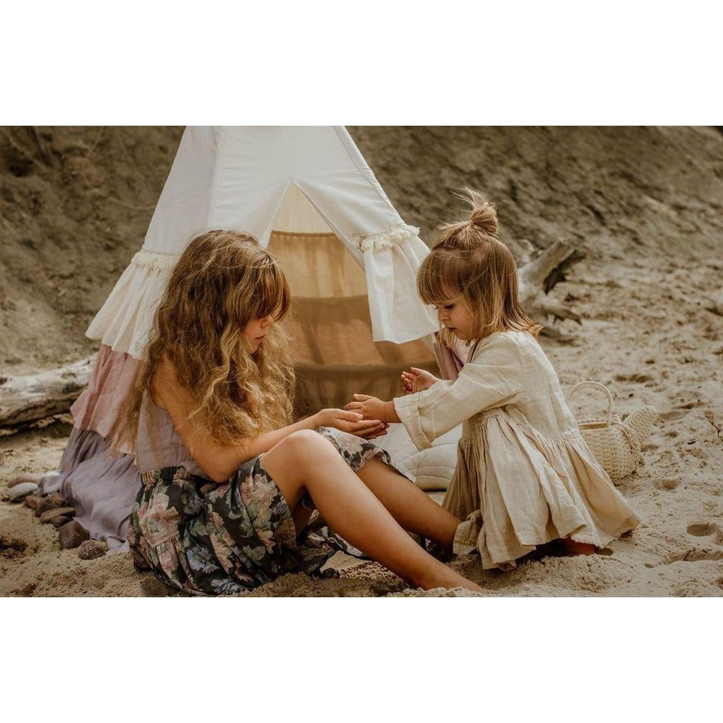 Tipi "Powder Frills" met ruches en "Powder Pink" schelpmattenset-Moi Mili-Ik Hout ervan.