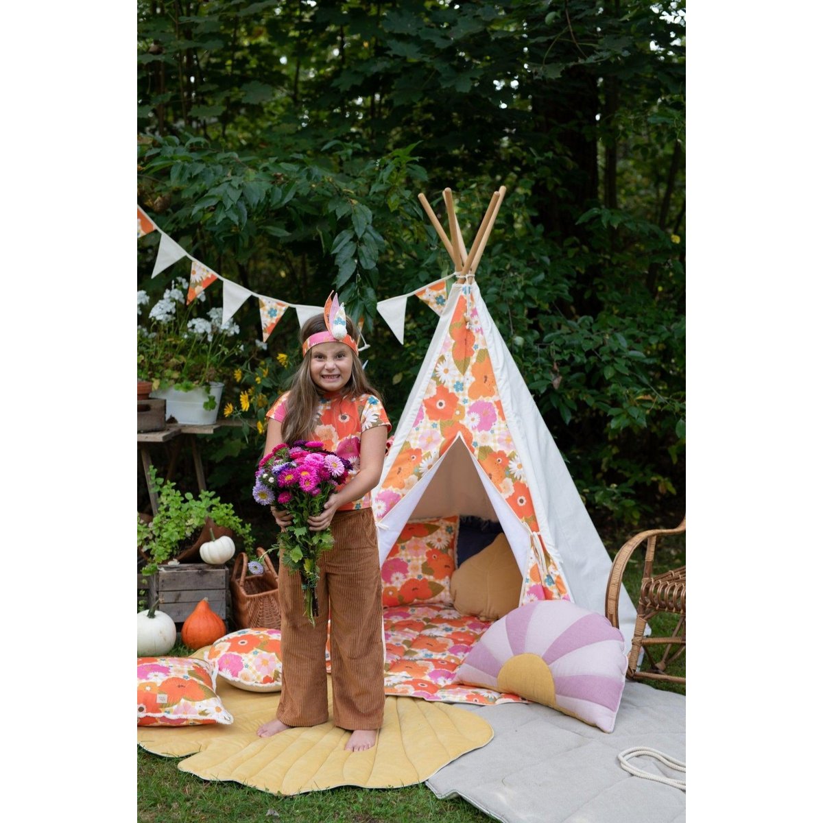 Tipi- en mattenset “Picknick met de bloemen”.-Moi Mili-Ik Hout ervan.
