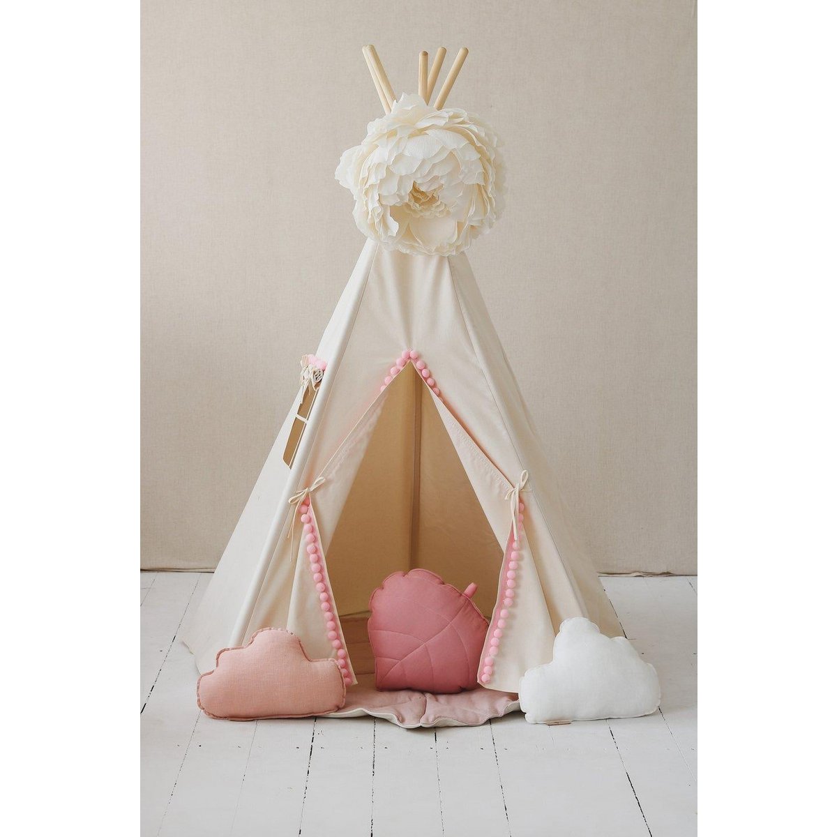 Tipi-tent "Fluffy Pompoms" met pompons-Moi Mili-Ik Hout ervan.