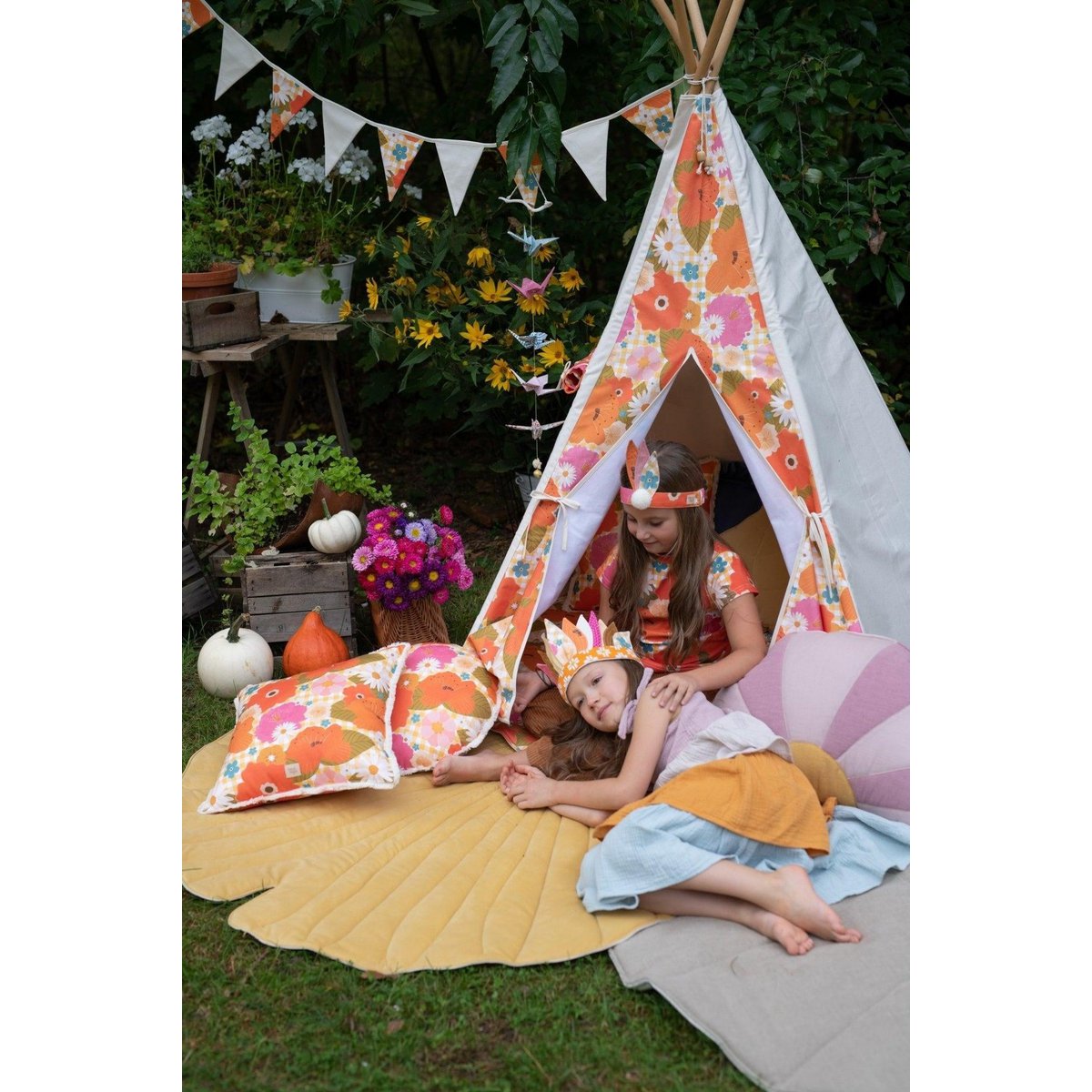 Tipi-tent “Picknick met bloemen”.-Moi Mili-Ik Hout ervan.
