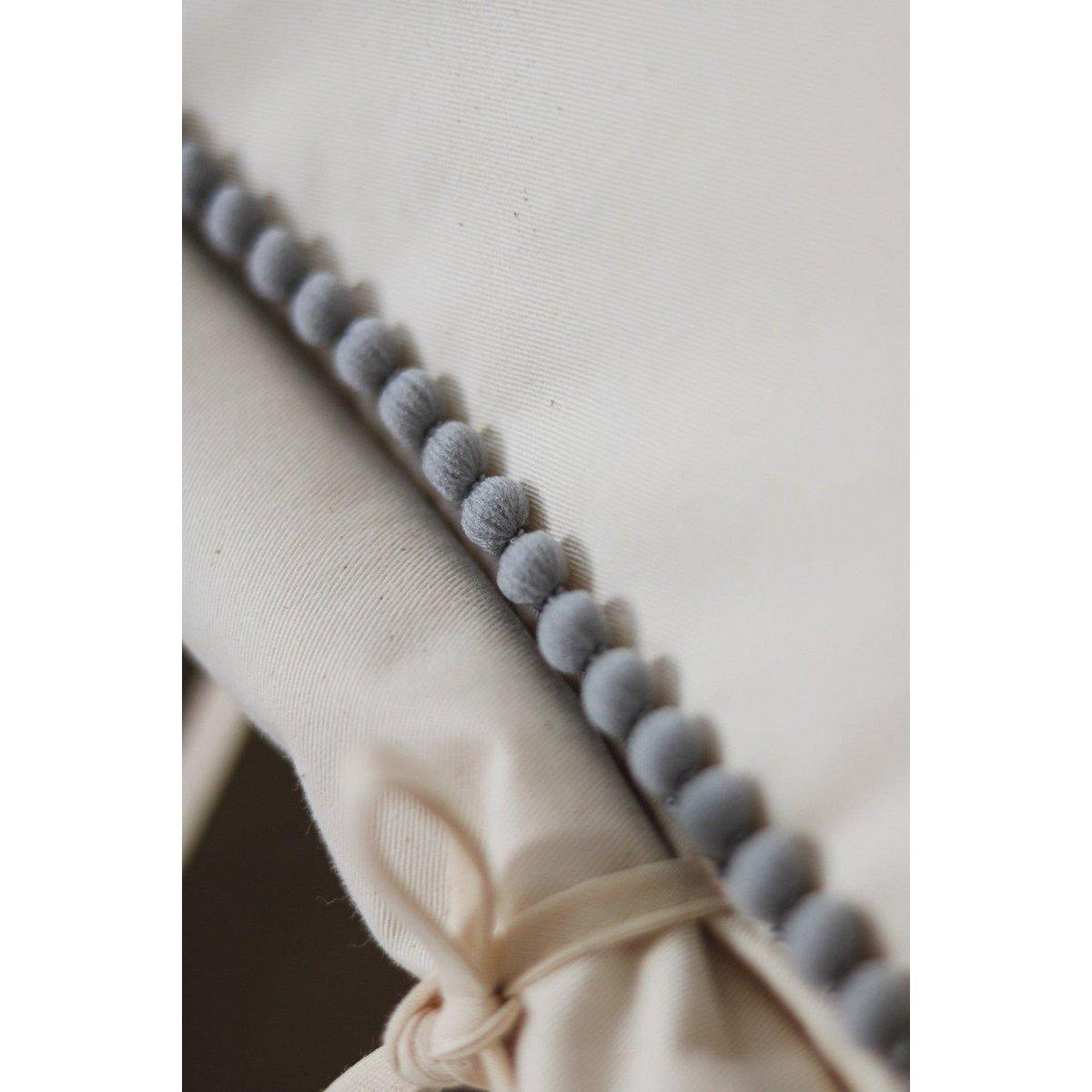 Tipitent “Grijze Pompoms” met Pompoms-Moi Mili-Ik Hout ervan.