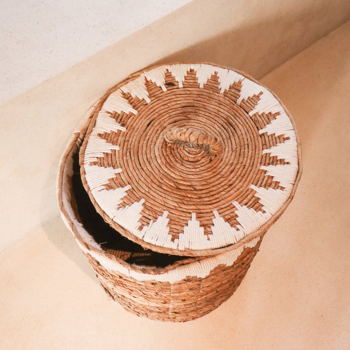 Wasmand met deksel van bananenvezel EMPAT (2 maten)